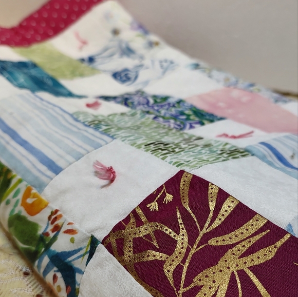 Handmade patchwork tied vintage lap quilt - Picture 7 of 9